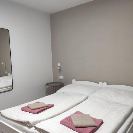 Privat Julia Hotel Врбов Екстериор снимка