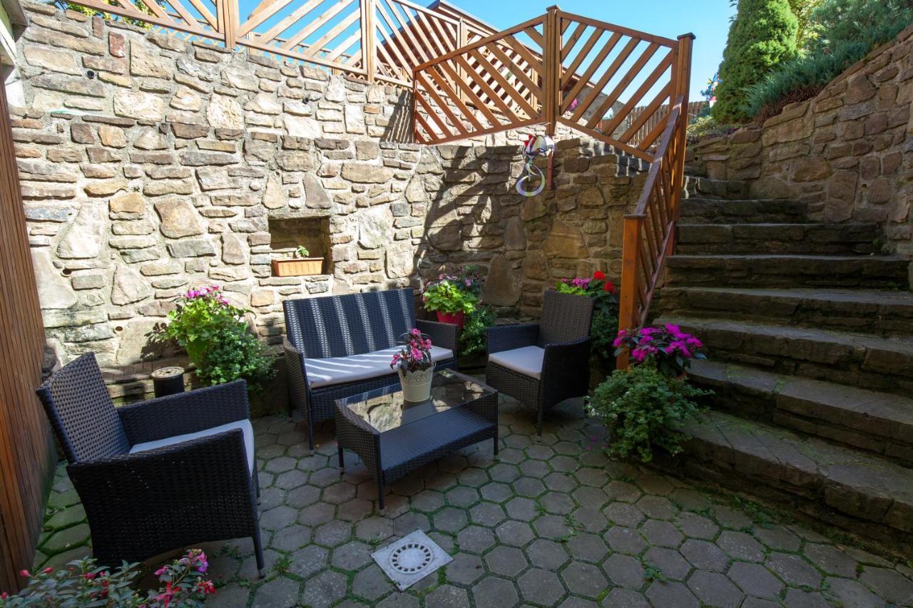 Privat Julia Hotel Врбов Екстериор снимка
