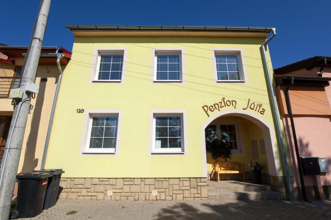 Privat Julia Hotel Врбов Екстериор снимка