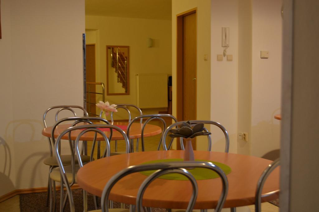 Privat Julia Hotel Врбов Екстериор снимка