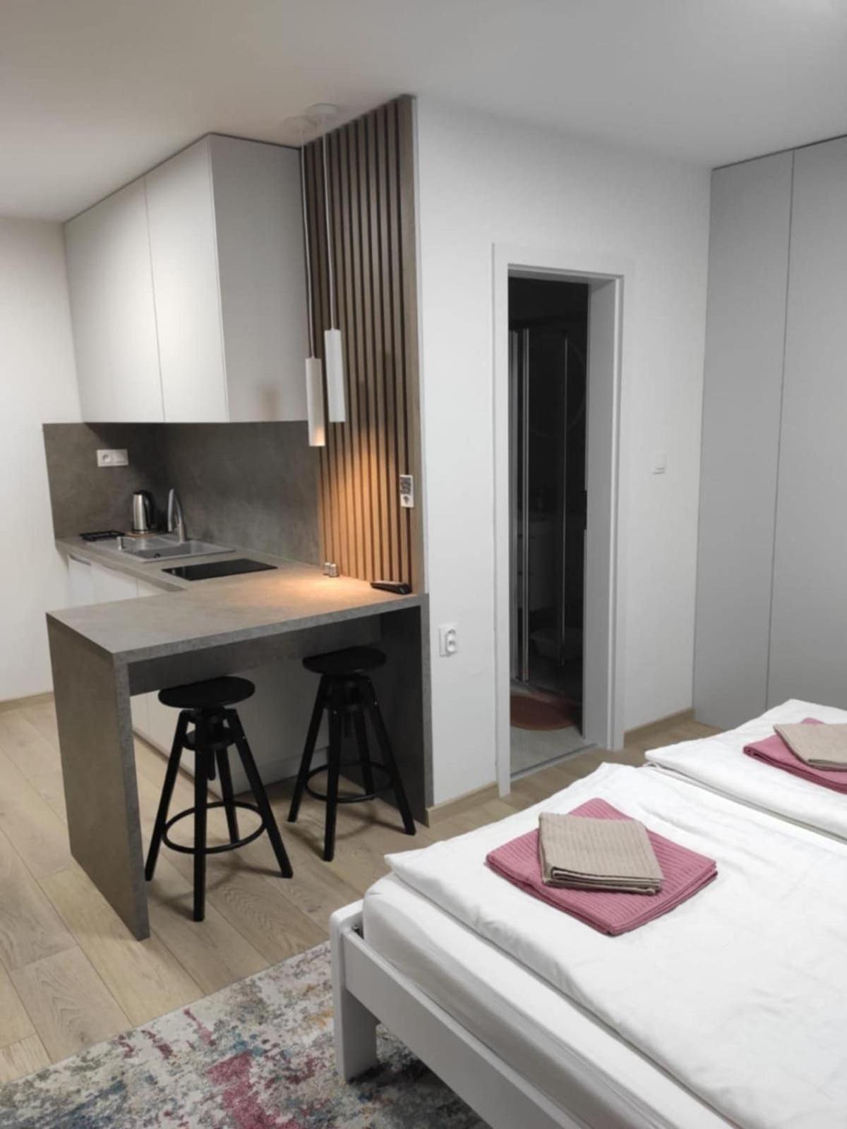 Privat Julia Hotel Врбов Екстериор снимка