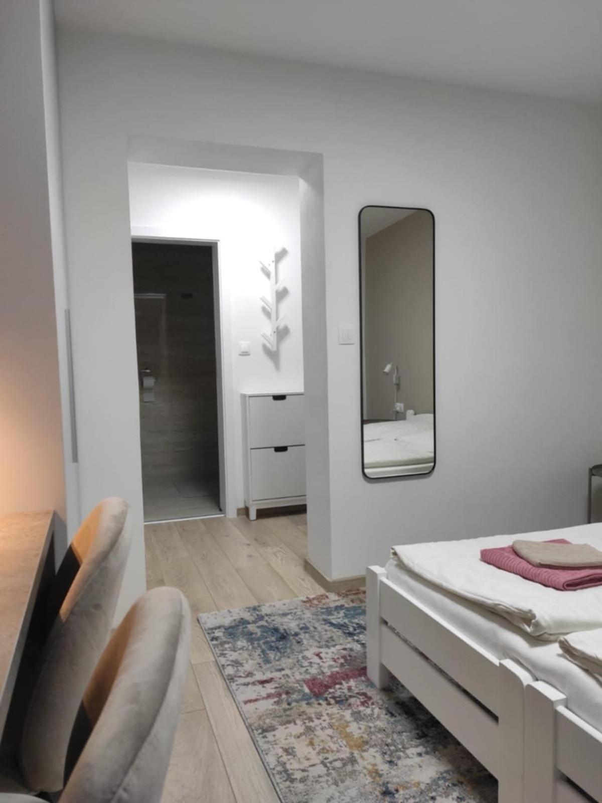 Privat Julia Hotel Врбов Екстериор снимка