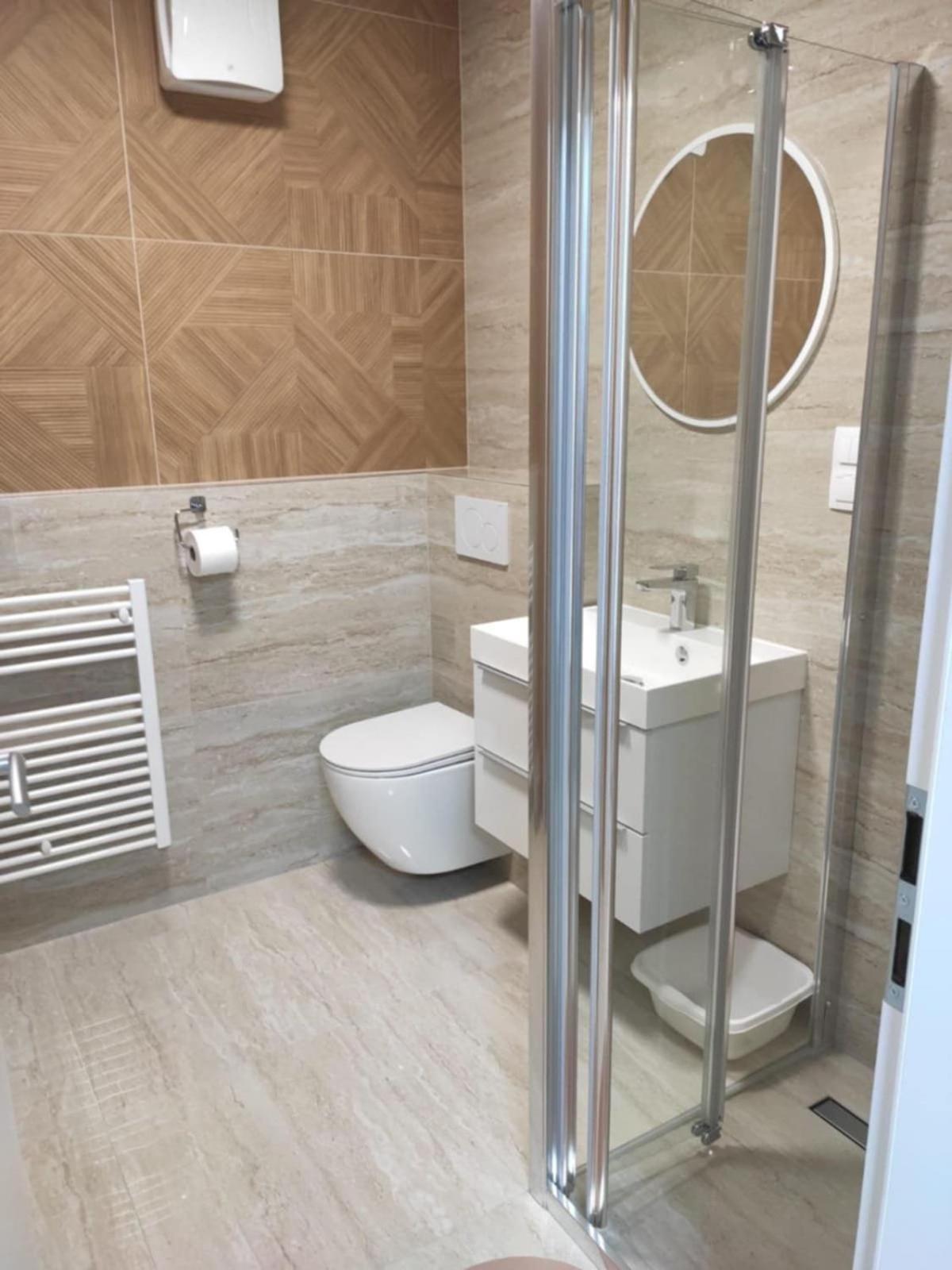 Privat Julia Hotel Врбов Екстериор снимка