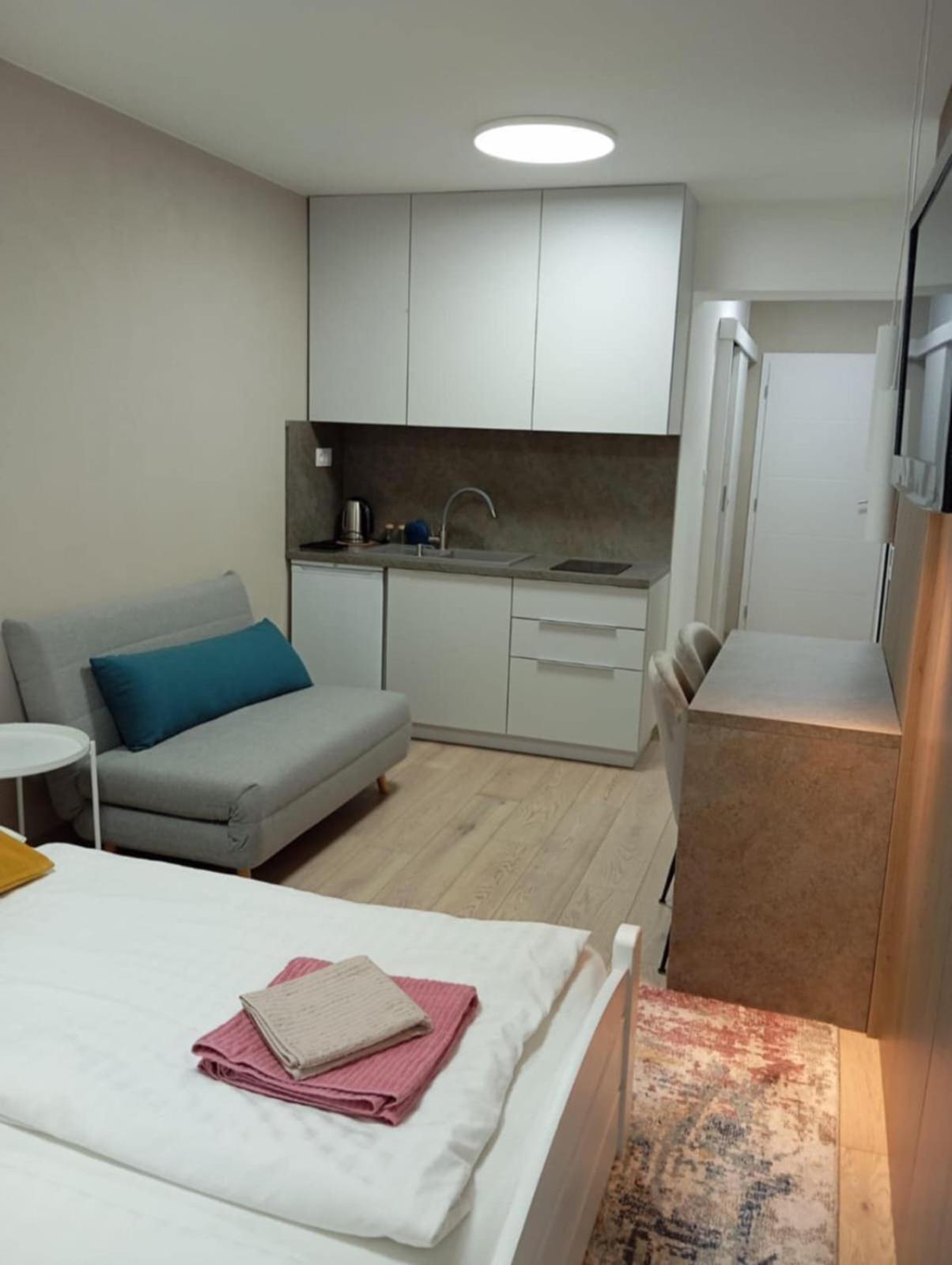 Privat Julia Hotel Врбов Екстериор снимка
