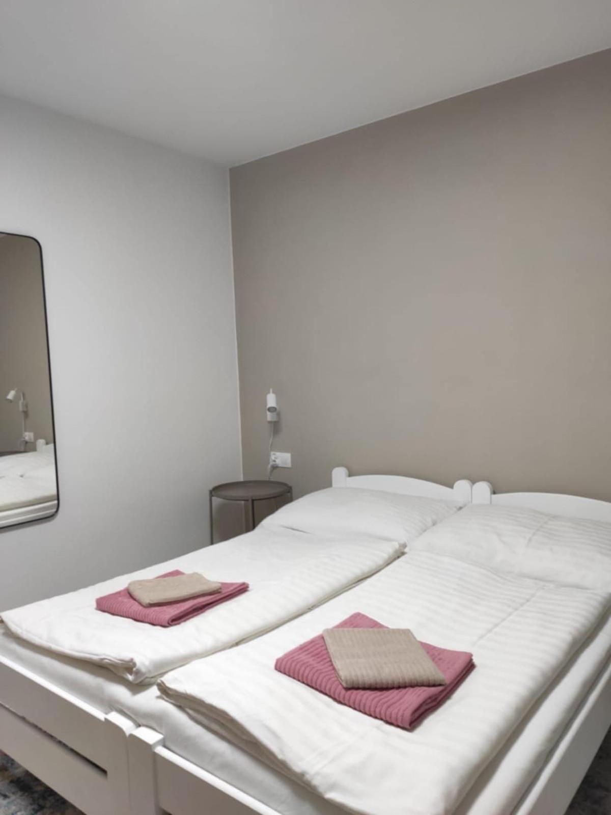 Privat Julia Hotel Врбов Екстериор снимка