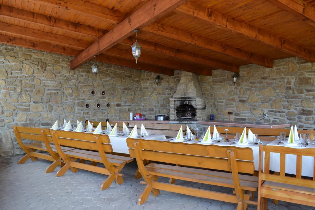 Privat Julia Hotel Врбов Екстериор снимка