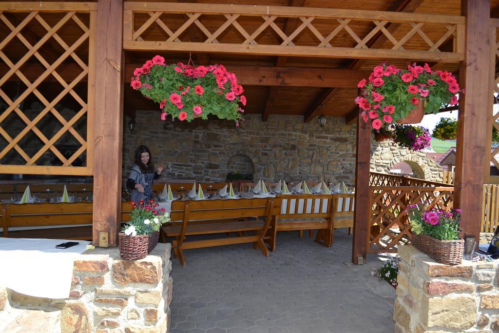 Privat Julia Hotel Врбов Екстериор снимка