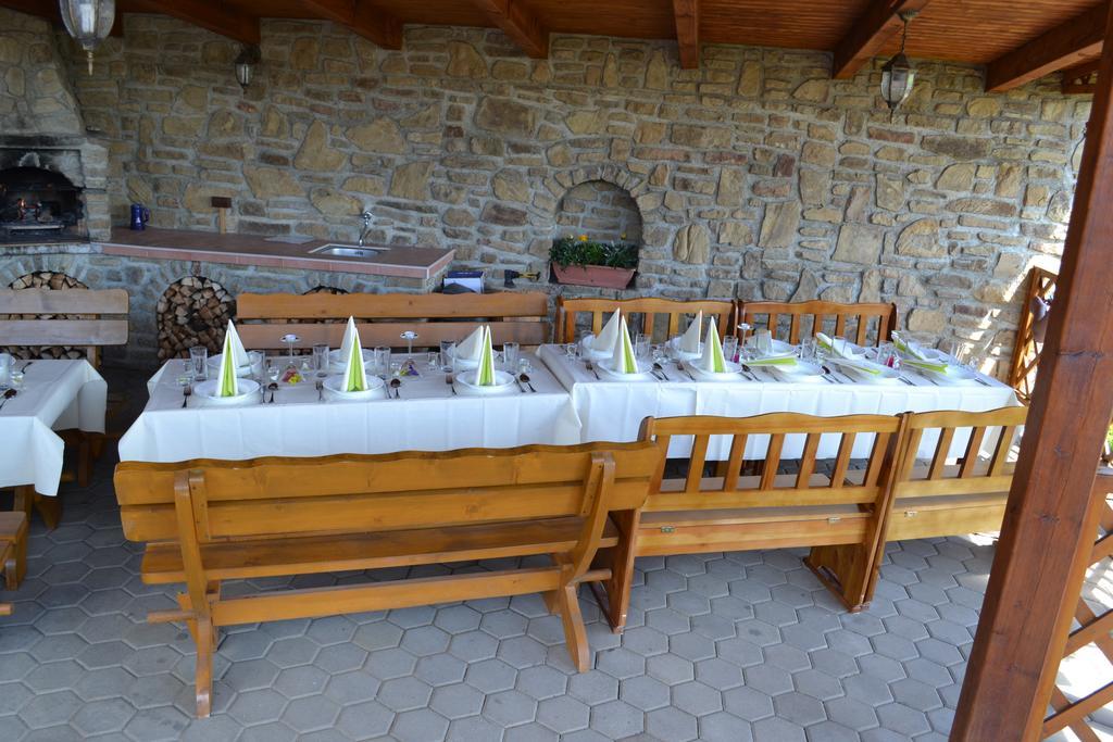 Privat Julia Hotel Врбов Екстериор снимка