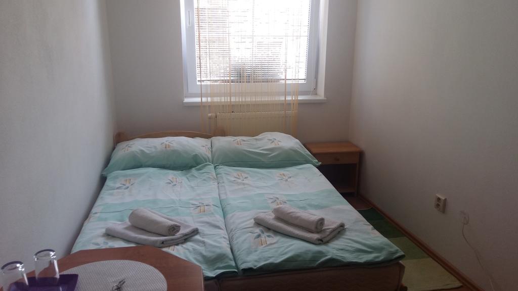 Privat Julia Hotel Врбов Екстериор снимка